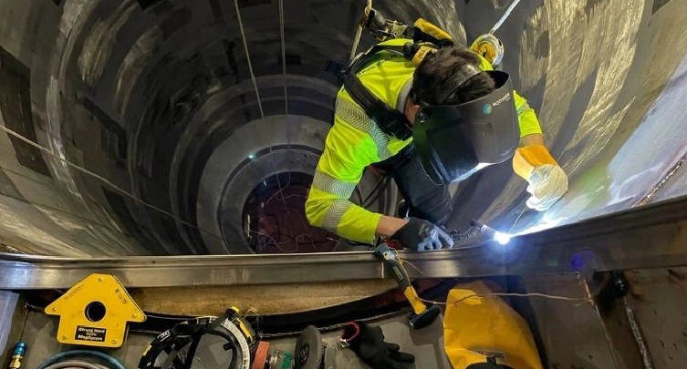 Réparation par accès sur corde de conduits en hauteur 2 Inspection de l'intégrité des installations agroalimentaires